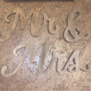 Wooden 'Mr & Mrs' Wooden Decor